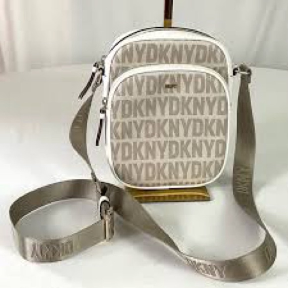 DKNY Gigi Signsture crossbody purse